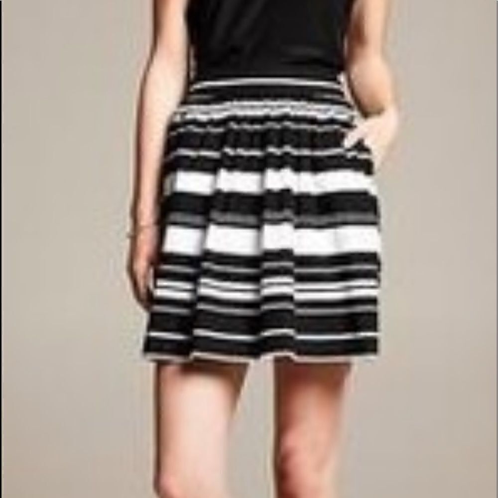 BANANA REPUBLIC Multi Stripes Pleaded Skirt.Size 6